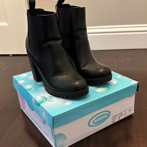 Soda Women's Black Heeled Boots